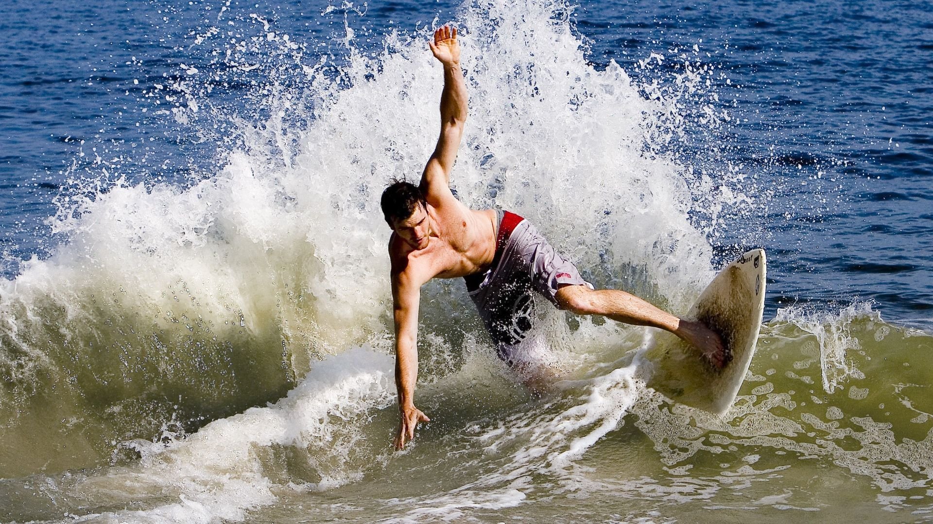 深圳队压制活塞，利拉德关键回合不手软